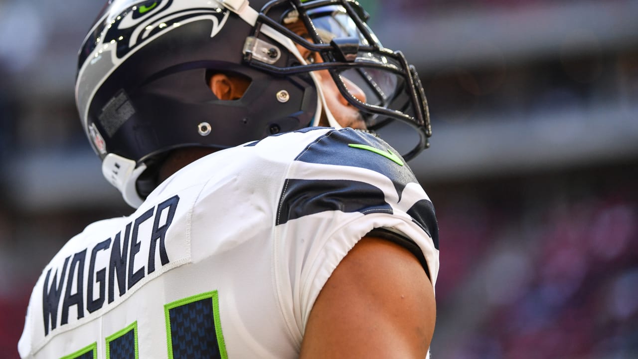 NFL star Bobby Wagner looks to help fans get the 'perfect present' this  holiday season