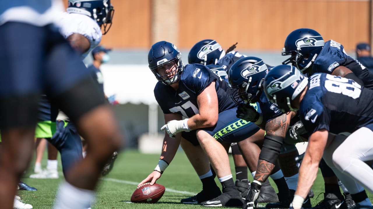 Reports: Seahawks add to offensive line while hoping to trade