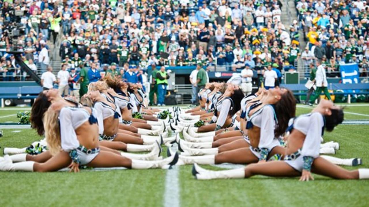 Look: Seahawks Cheerleaders New Outfit Going Viral - The Spun: What's  Trending In The Sports World Today