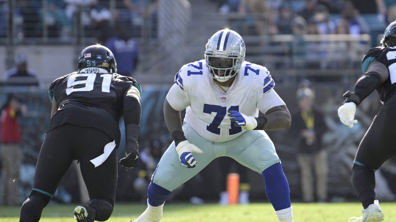 Seattle Seahawks offensive tackle Greg Eiland (75) blocks during an NFL  pre-season football game against the Minnesota Vikings, Thursday, Aug. 10,  2023 in Seattle. (AP Photo/Ben VanHouten Stock Photo - Alamy