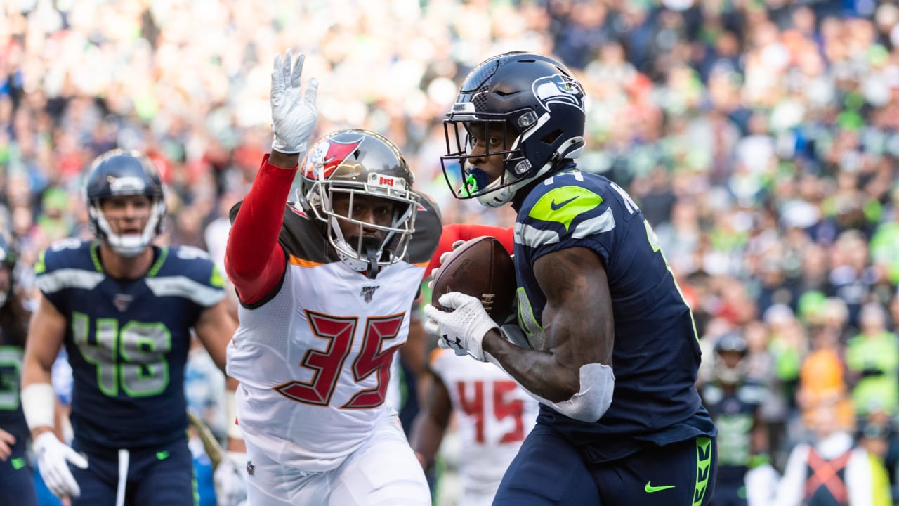 DK Metcalf Makes A Spectacular Catch For A 31-Yard Gain vs. The  Philadelphia Eagles