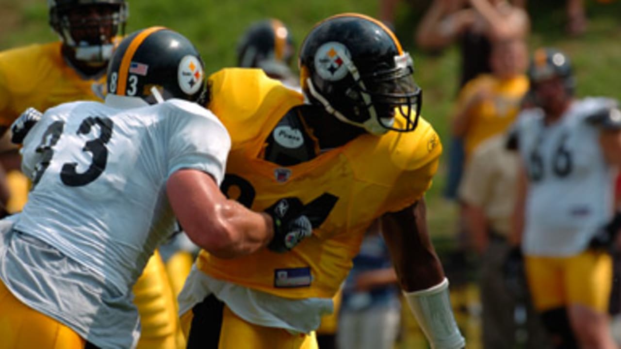 Pittsburgh Steelers - Lawrence Timmons signing autographs before