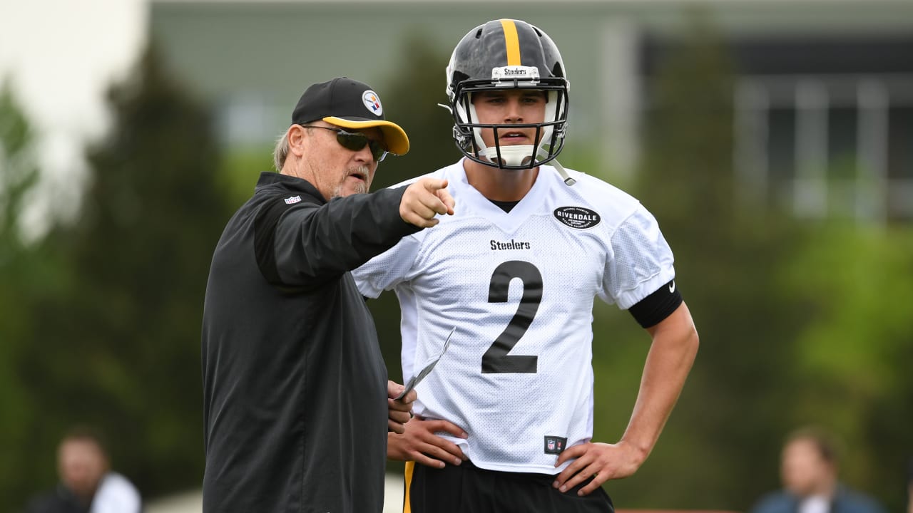 Labriola on the 'new' offense, kickoffs, Conner