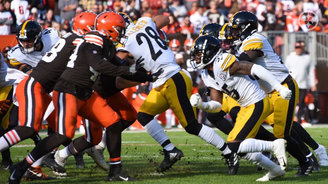 Steelers stifle Browns in prime time to earn 1st win