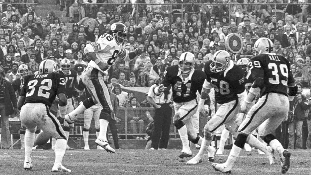 All-Pro cornerback Mel Blount of the Pittsburgh Steelers nudged teammate  Jimmy Allen during practice, Sept. 16, 1977. Blount and the Steelers ended  an eight-week contract dispute Thursday. Allen was Blount's replacement  during