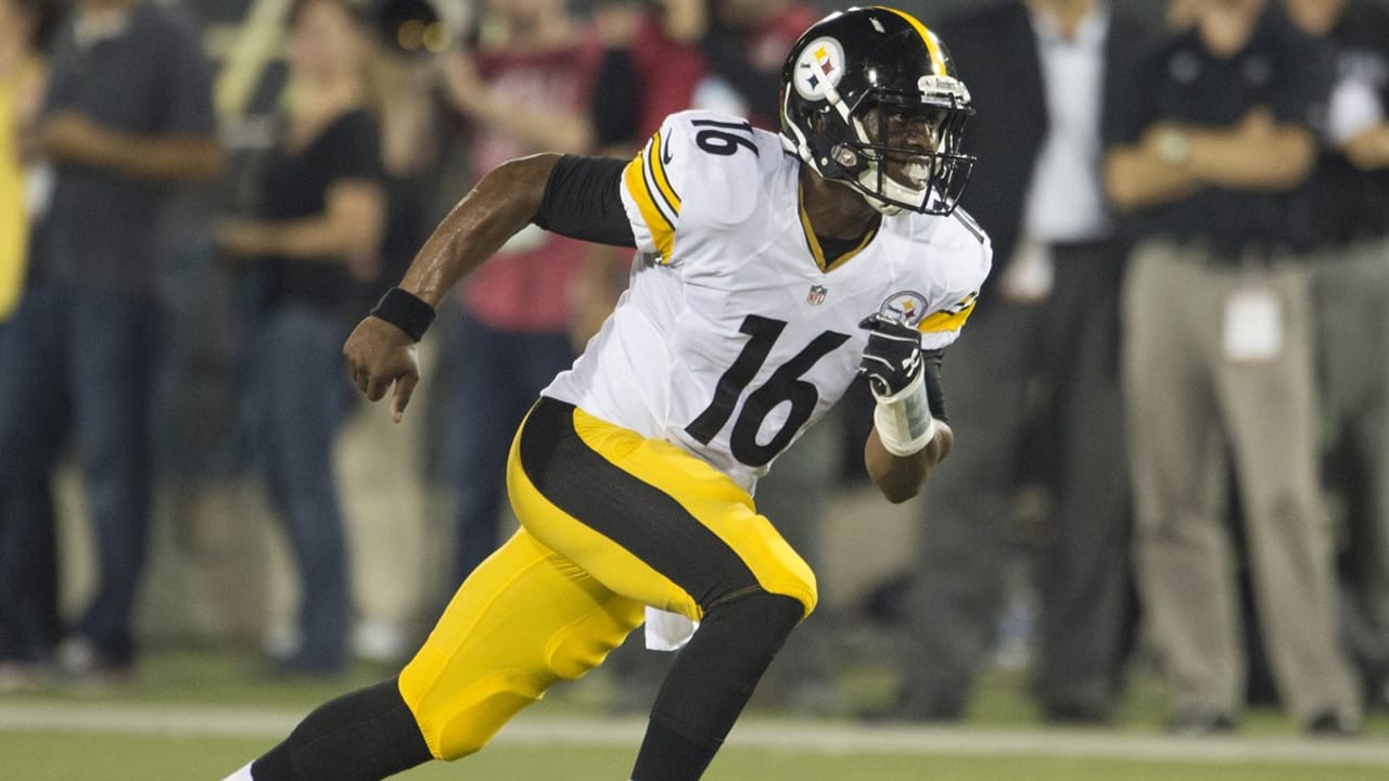 Pittsburgh Steelers quarterback Tyler Murphy (16) practices during NFL  football training camp in Latrobe, Pa. on Thursday, July 30, 2015 . (AP  Photo/Keith Srakocic Stock Photo - Alamy