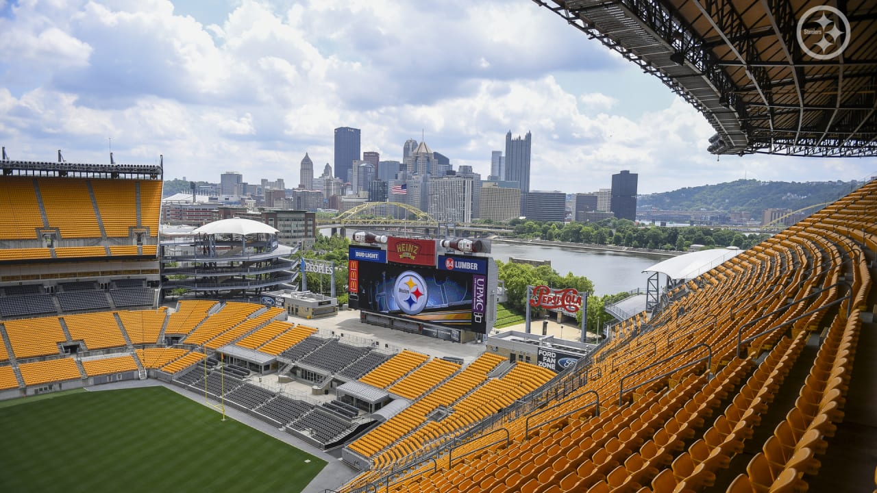 Photo of Heinz Field (Acrisure Stadium) and Pittsburgh Skyline