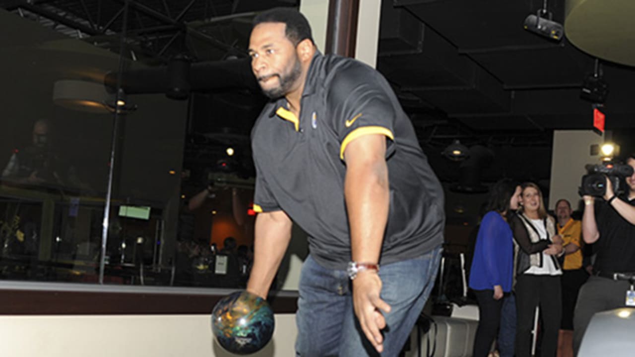 Jerome Bettis Swears Bowling a Perfect Game Was More Pressure-Packed Than  Playing a Super Bowl in His Hometown