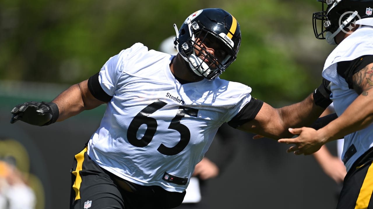 How Steelers left tackle Dan Moore Jr. keeps holding on to his starting  spot