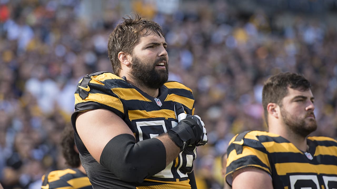 Steelers' Alejandro Villanueva, who stood for national anthem