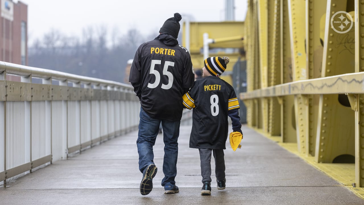 PHOTOS: Fans visit Acrisure Stadium for first Steelers preseason game held  at home – WPXI