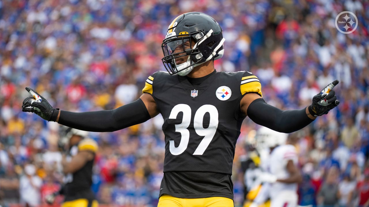 Pittsburgh Steelers free safety Minkah Fitzpatrick (39) reacts