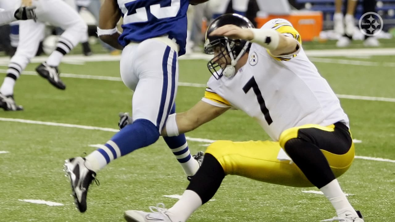 Pittsburgh Steelers running back Jerome Bettis (36) spikes the