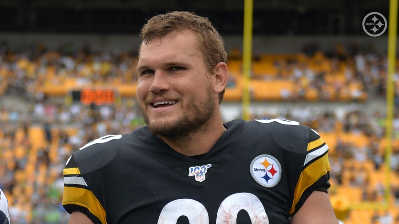 Vance McDonald is one of a kind. - Pittsburgh Steelers