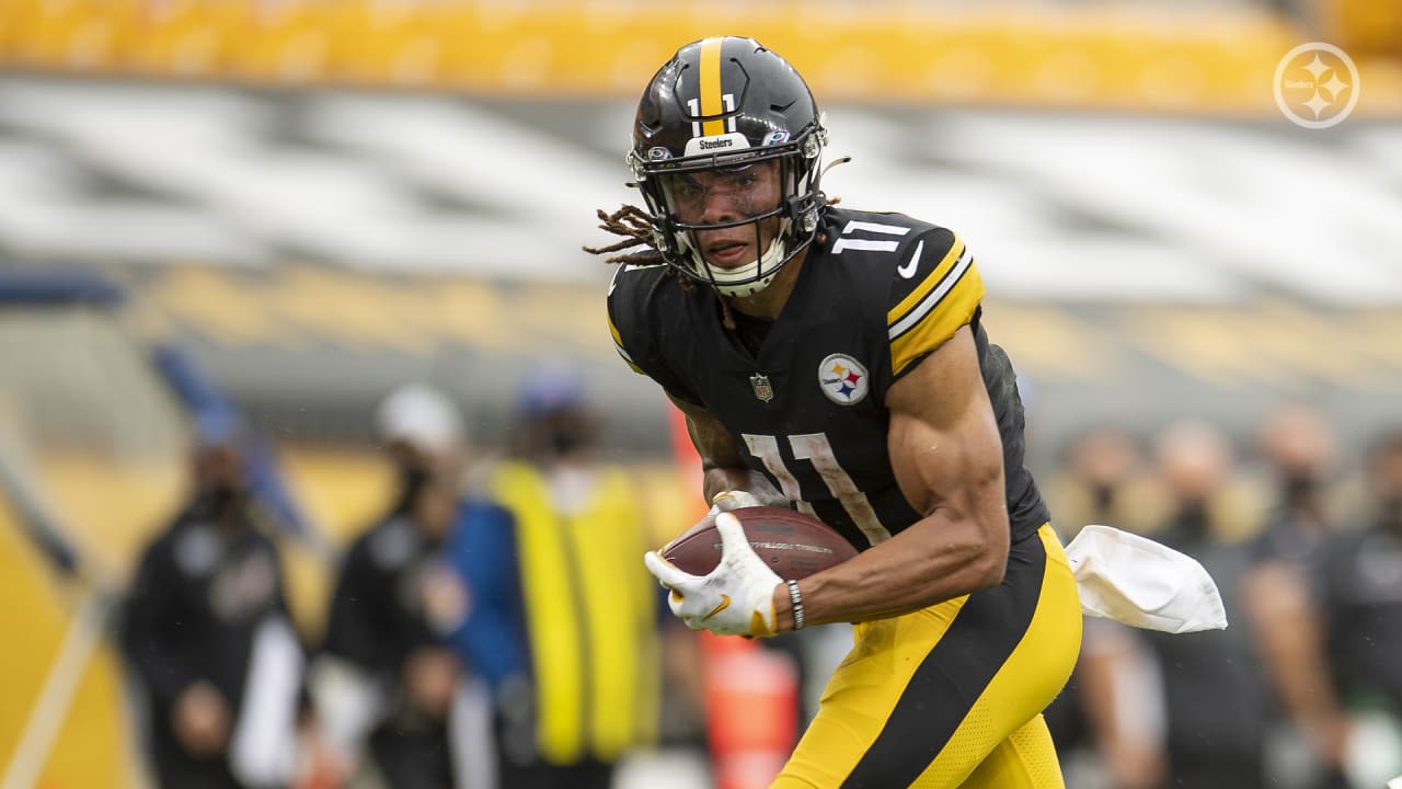 Pittsburgh Steelers wide receiver Chase Claypool (11) looks on during the  Pro Football Hall of Fame game at Tom Benson Hall of Fame Stadium, Thursday  Stock Photo - Alamy