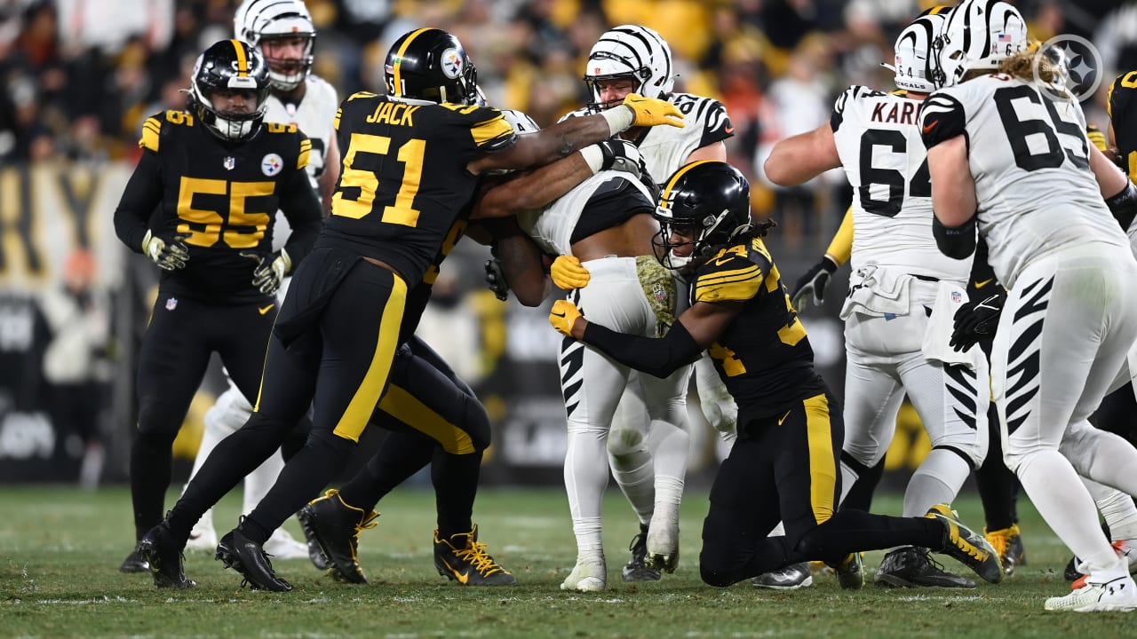 Kenny Pickett Injured as Pittsburgh Steelers Drop Defensive Battle to Ravens  - Sports Illustrated Pittsburgh Steelers News, Analysis and More