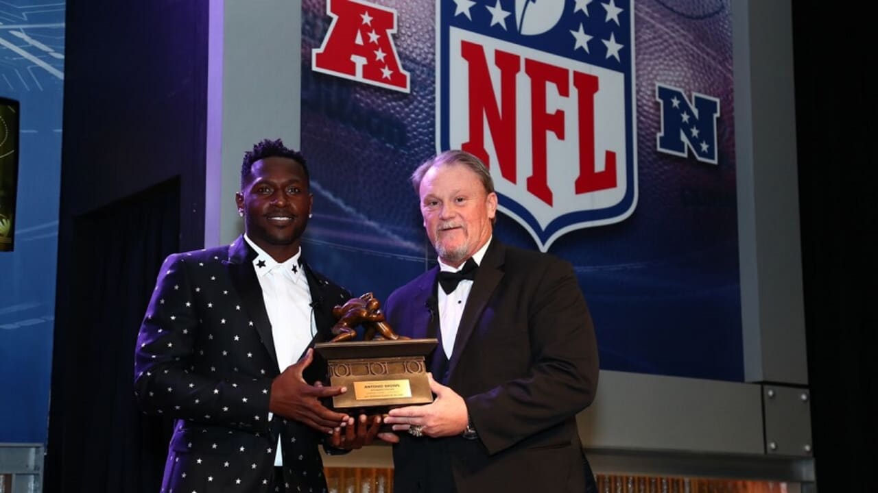 Brown presented NFL 101 Award