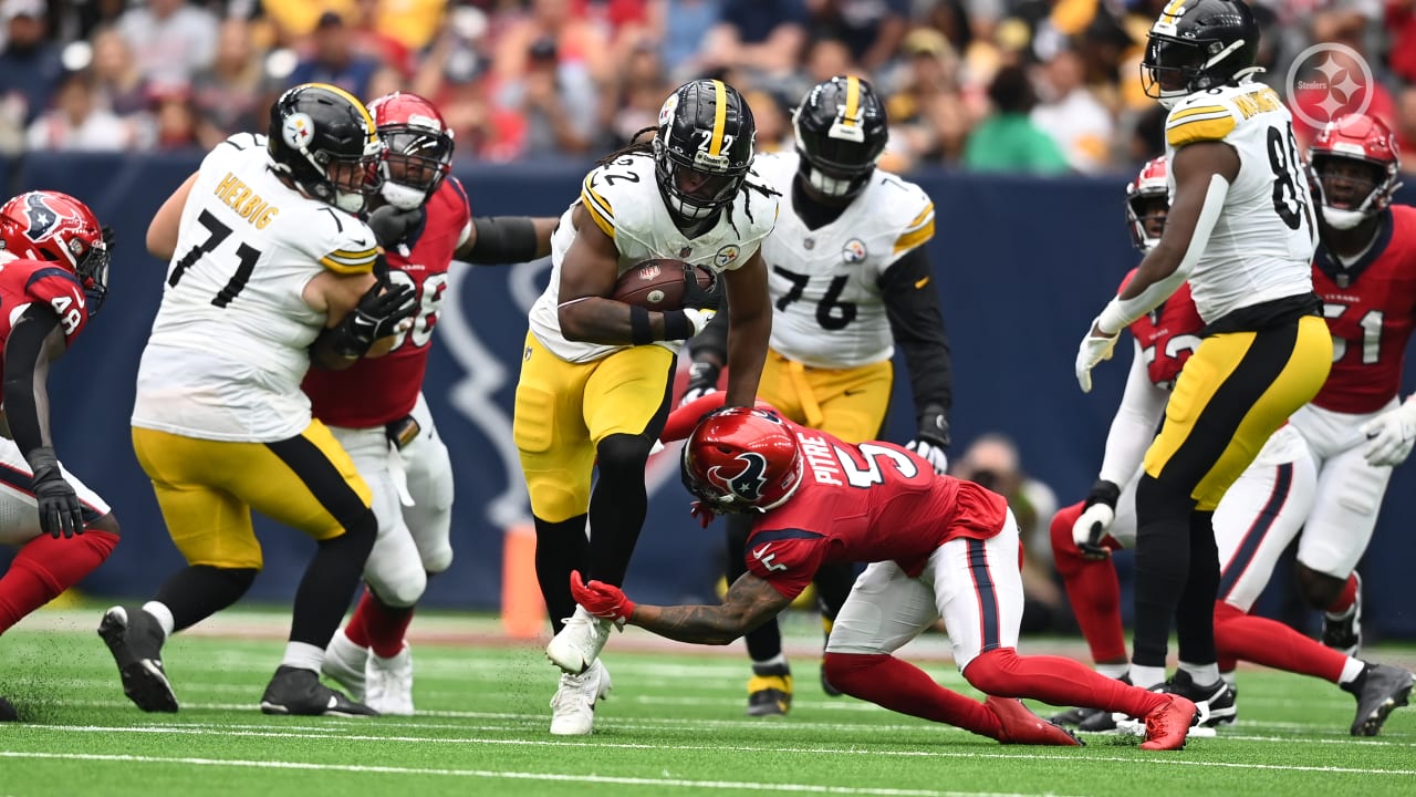 Pittsburgh Steelers running back Najee Harris breaks multiple tackles on  15-yard rush