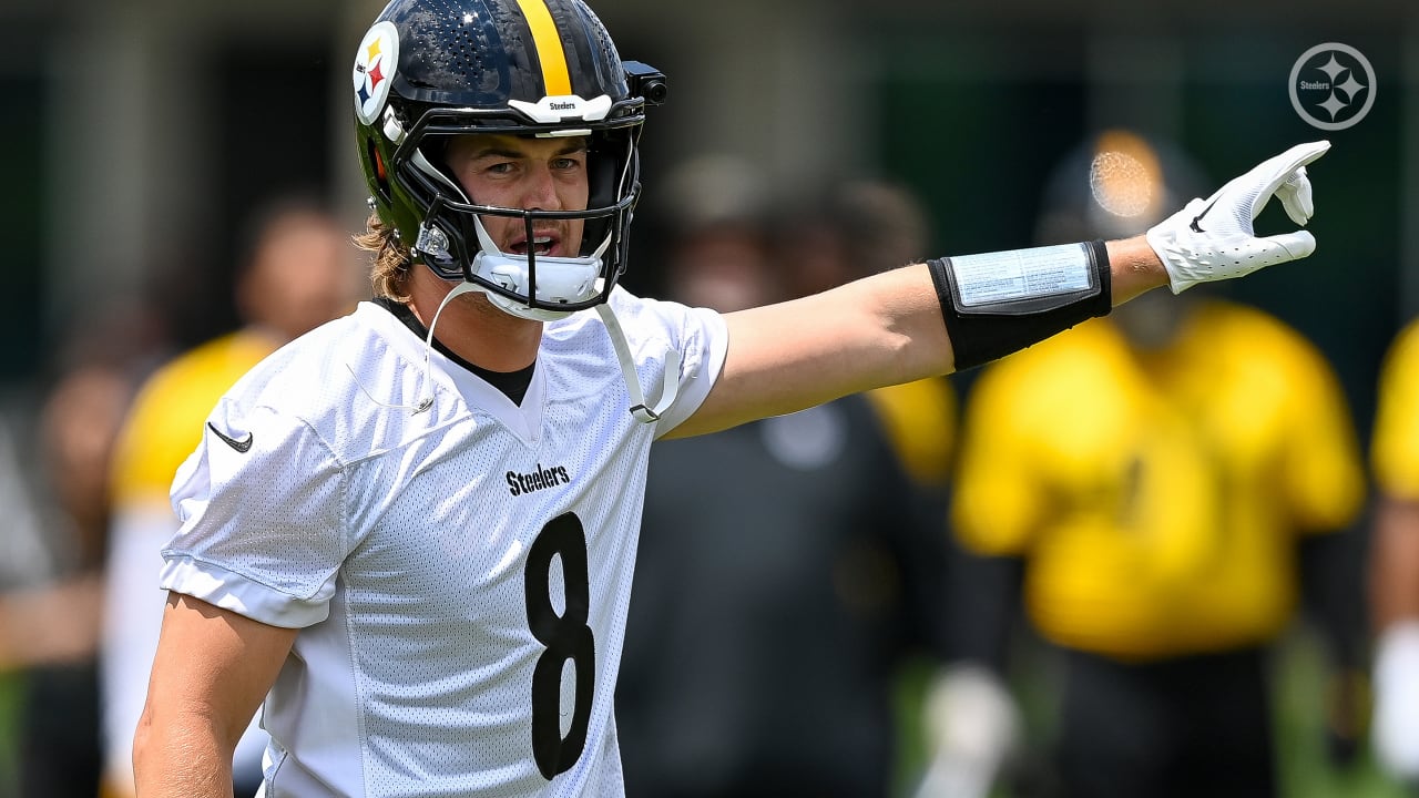 Steelers' Mike Tomlin says Kenny Pickett is improving as a leader, and it's  the 'biggest difference' for QB 