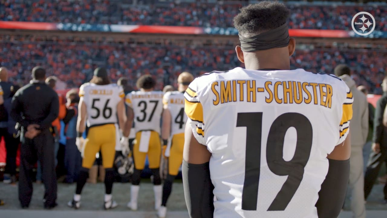 JuJu Smith-Schuster's back in school, wearing his Steelers jersey and pads  