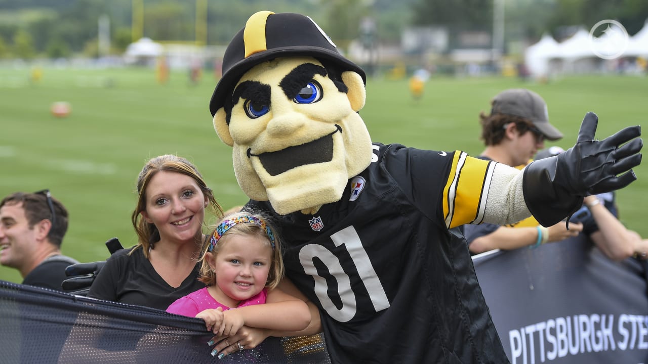 A young Pittsburgh Steelers fan poses for a photo with Pittsburgh Steelers  mascot Steely McBeam during Back Together Weekend at the NFL football  team's training camp at St. Vincent's College in Latrobe