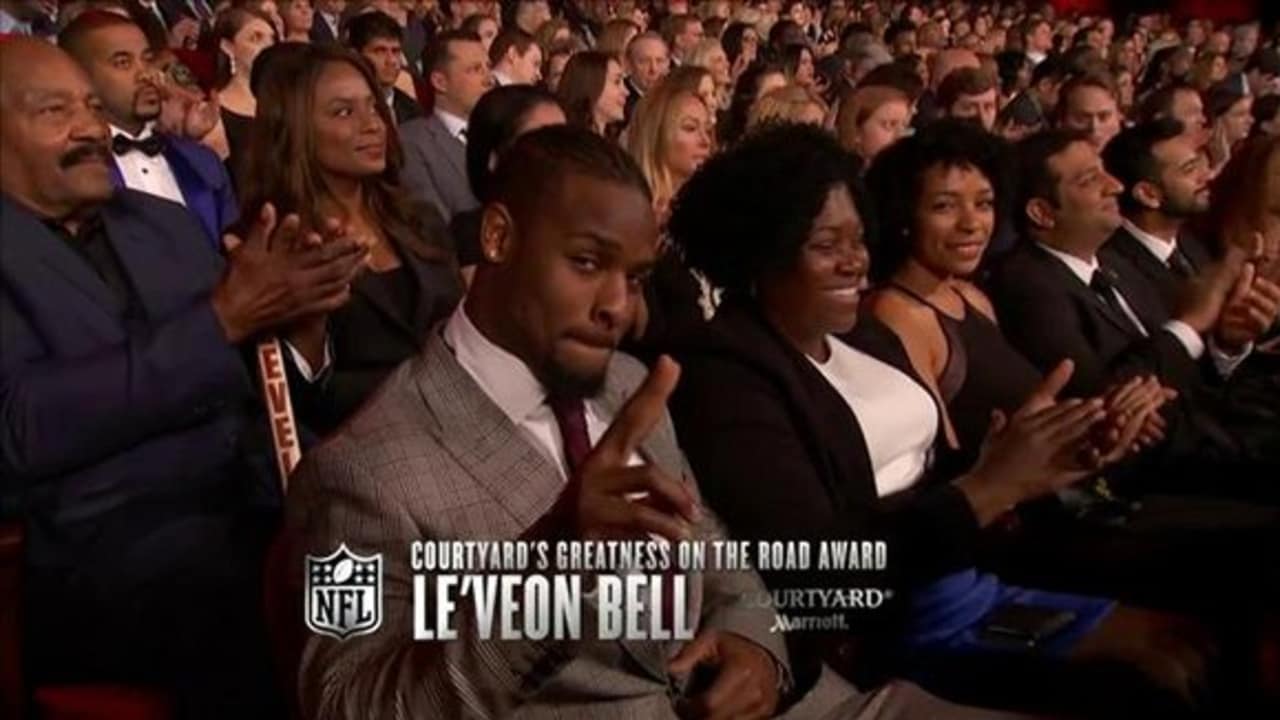 Pittsburgh Steelers Running Back Le'Veon Bell Wins Courtyard's Greatness on  the Road™ Award at NFL Honors