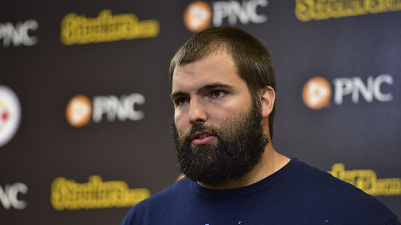 Alejandro Villanueva, Steelers player and Army vet who stood alone, now has  the NFL's top-selling jersey