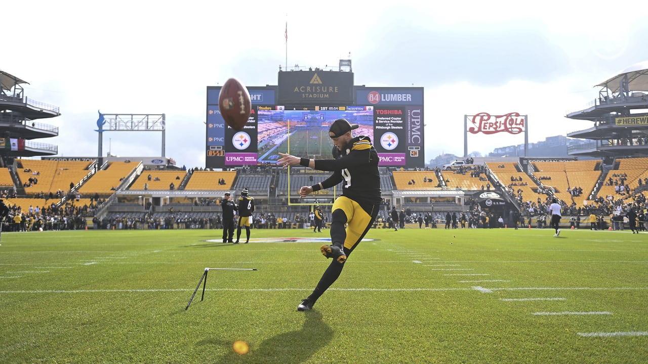 Pittsburgh Steelers vs. Baltimore Ravens - 2022 NFL Regular Season Week 14  - Acrisure Stadium in Pittsburgh, PA