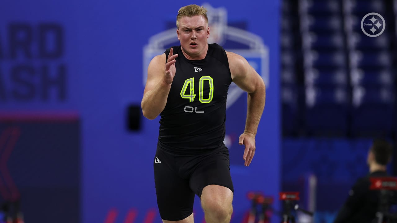 Central Michigan offensive lineman Bernhard Raimann plays during