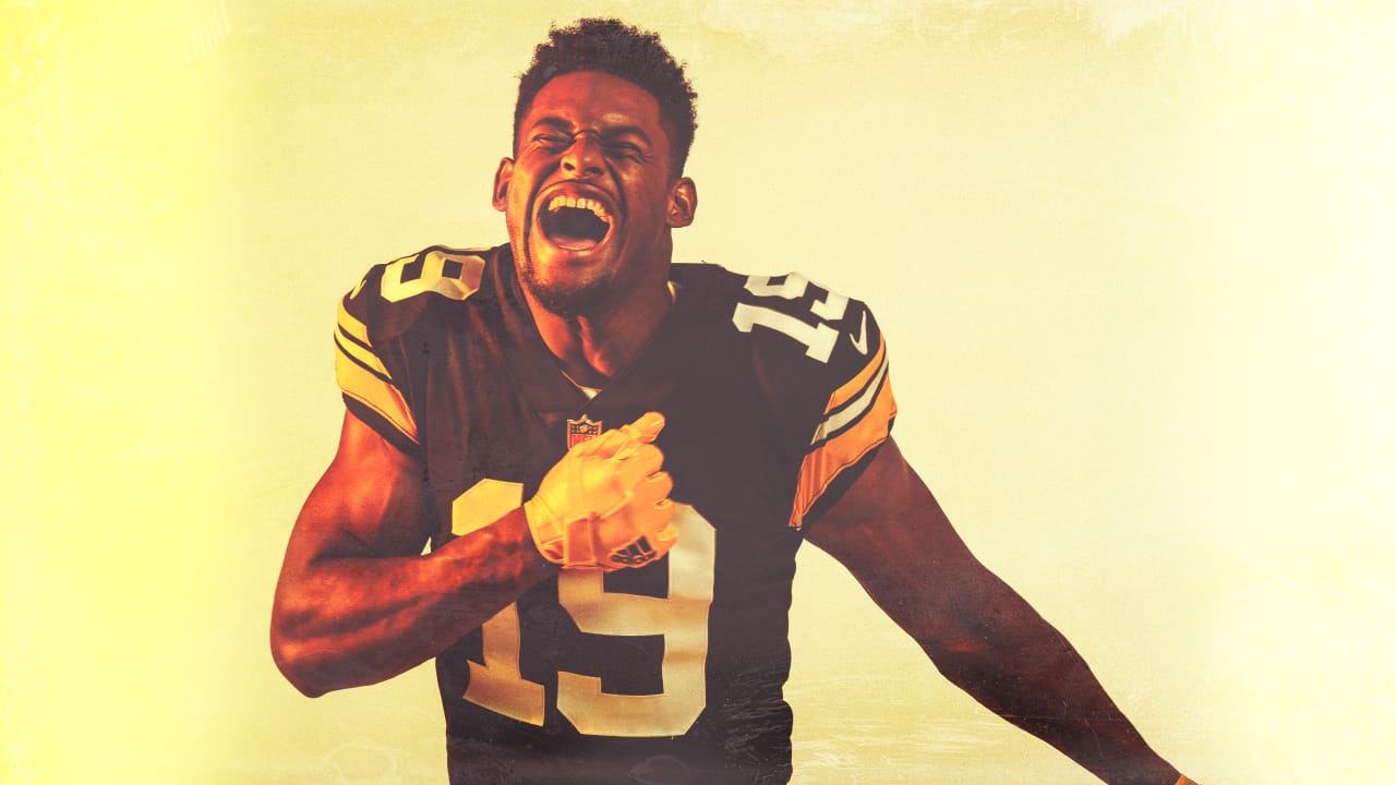 JuJu Smith-Schuster swaps Steelers jersey for 7-Eleven uniform