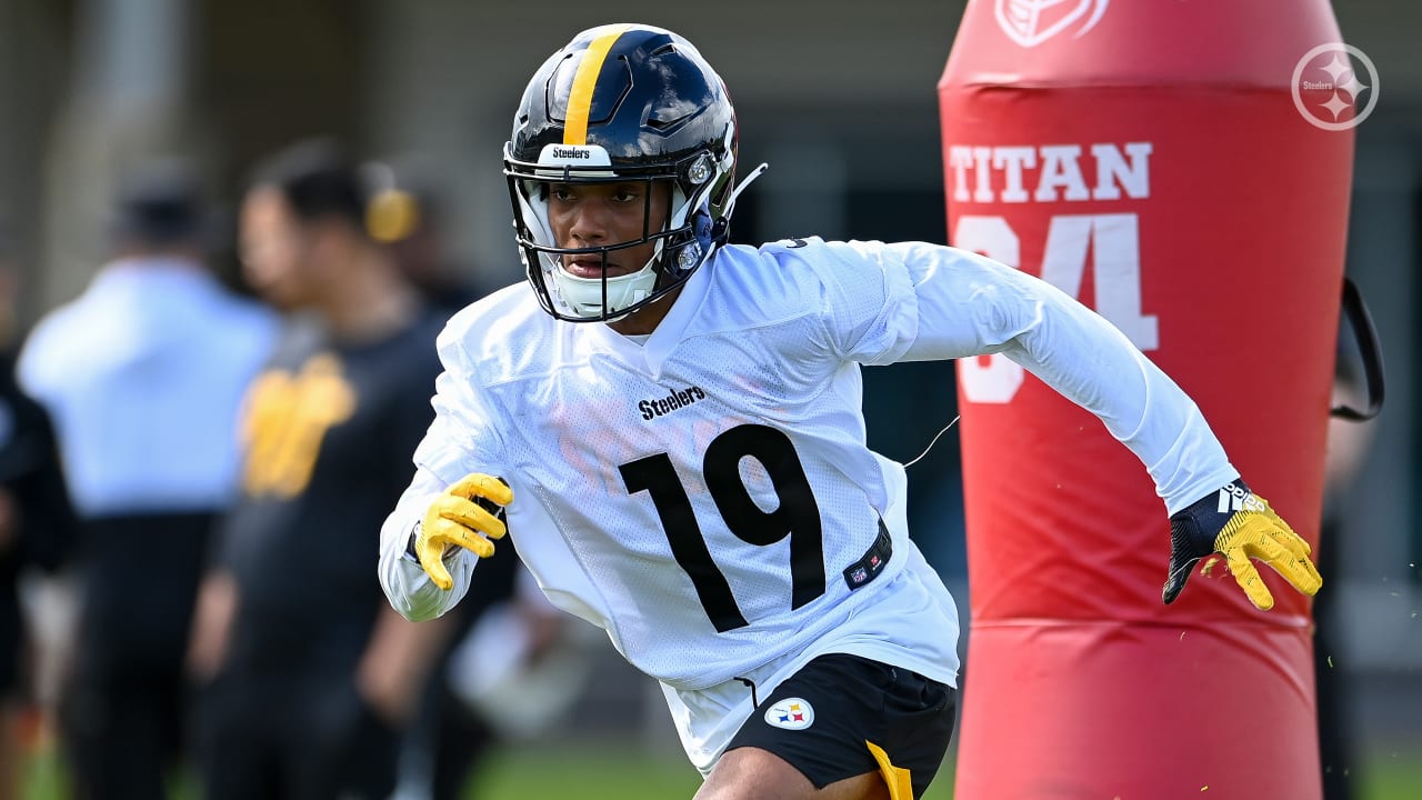 Updating the Pittsburgh Steelers 91-man roster heading into OTA's