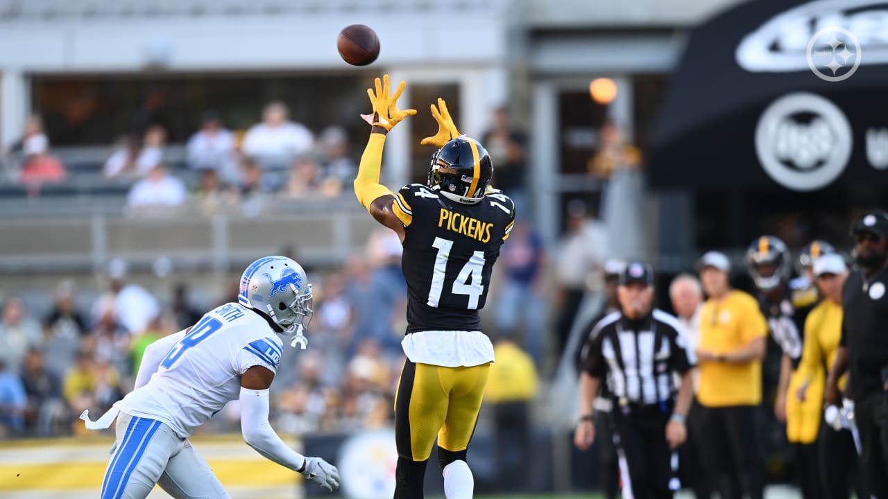 Pittsburgh Steelers wide receiver George Pickens (14) leaps over