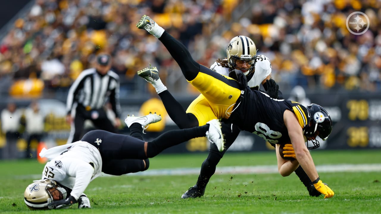 Pat Freiermuth Pittsburgh Steelers Unsigned Makes Catch for A Touchdown Photograph