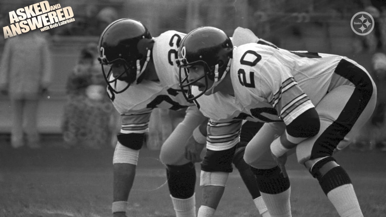 Pittsburgh Steeler running back Franco Harris (32) goes for a third quarter  touchdown against the Clevend Browns in Cleveland, Ohio Oct. 7, 1979. He  rushed for 153 yards in the Steelers' 51-35