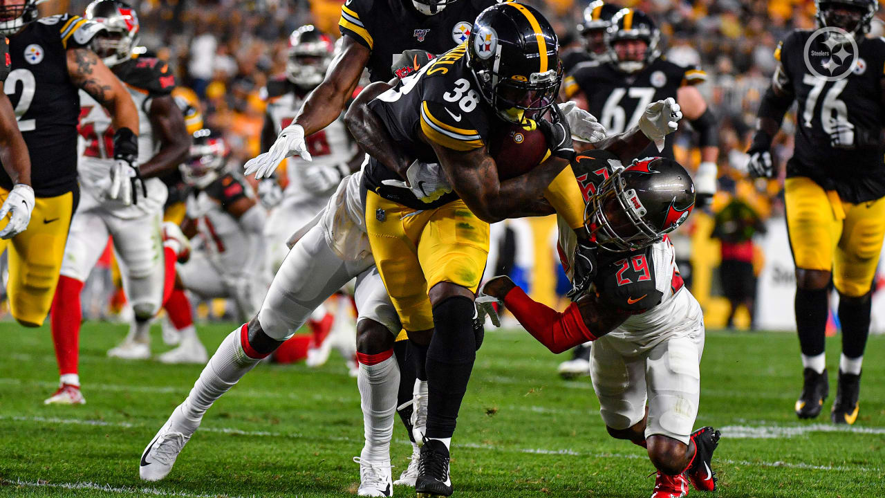 Dobbs, Rudolph lead Steelers to 30-28 win against Bucs