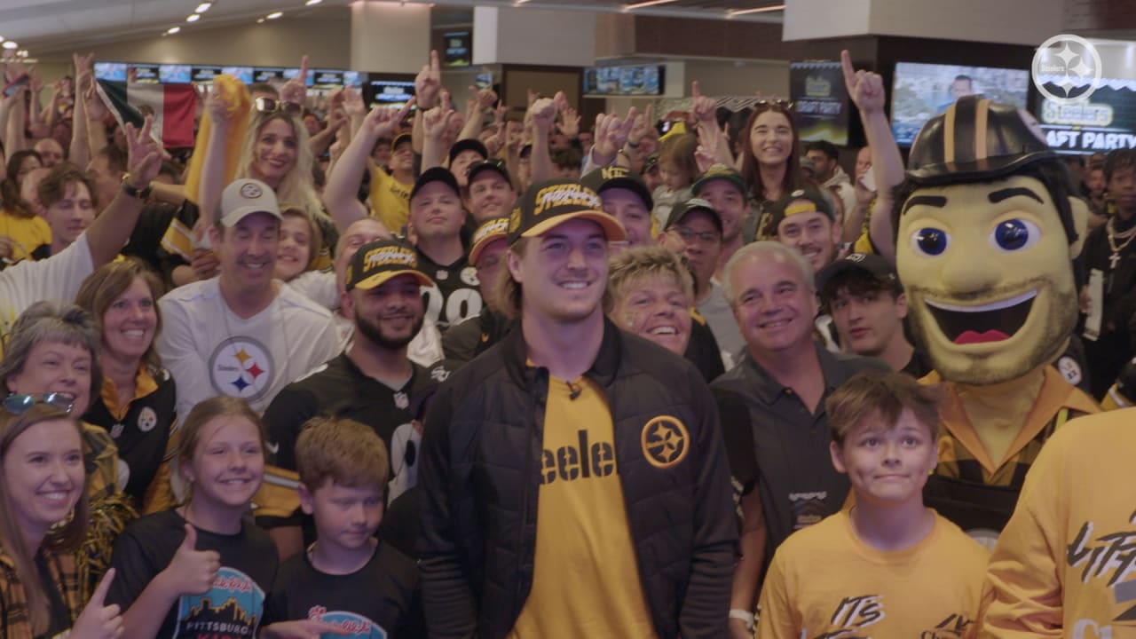 Fans flock to Heinz Field for Steelers Draft Party