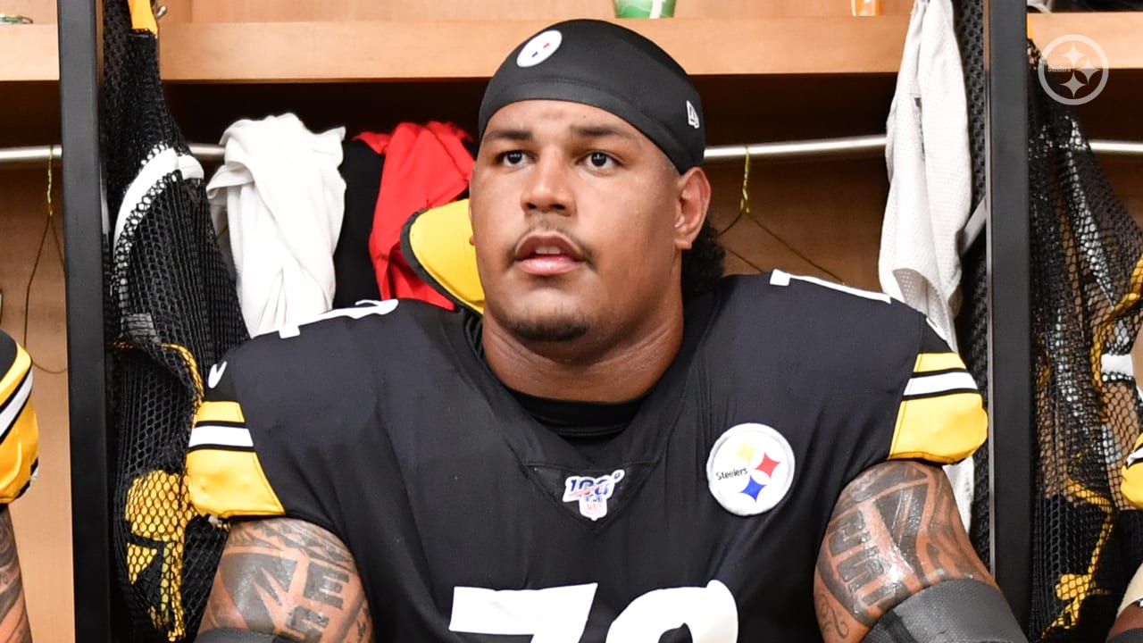 Pittsburgh Steelers' Maurkice Pouncey (53) on the bench against the  Carolina Panthers during the second half