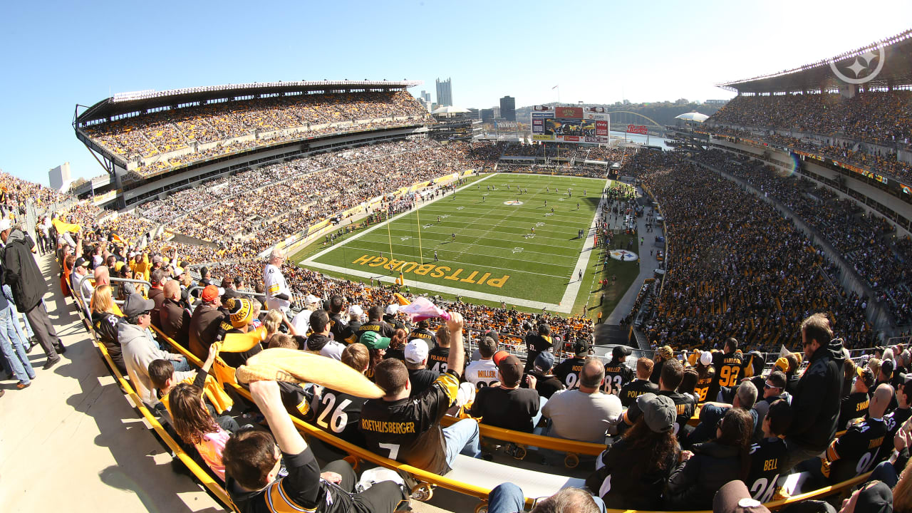 The Steelers present the Hispanic Heritage Leadership Award to