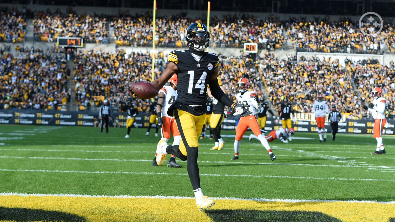 Steelers score twice on defense to beat Browns 26-22