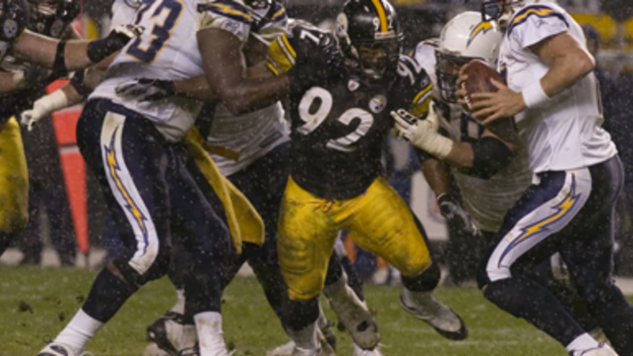 San Diego Chargers running back LaDainian Tomlinson (21) heads to the end  zone on a 51-yard touchdown catch during the third quarter of a NFL  football game against the Denver Broncos, Sunday