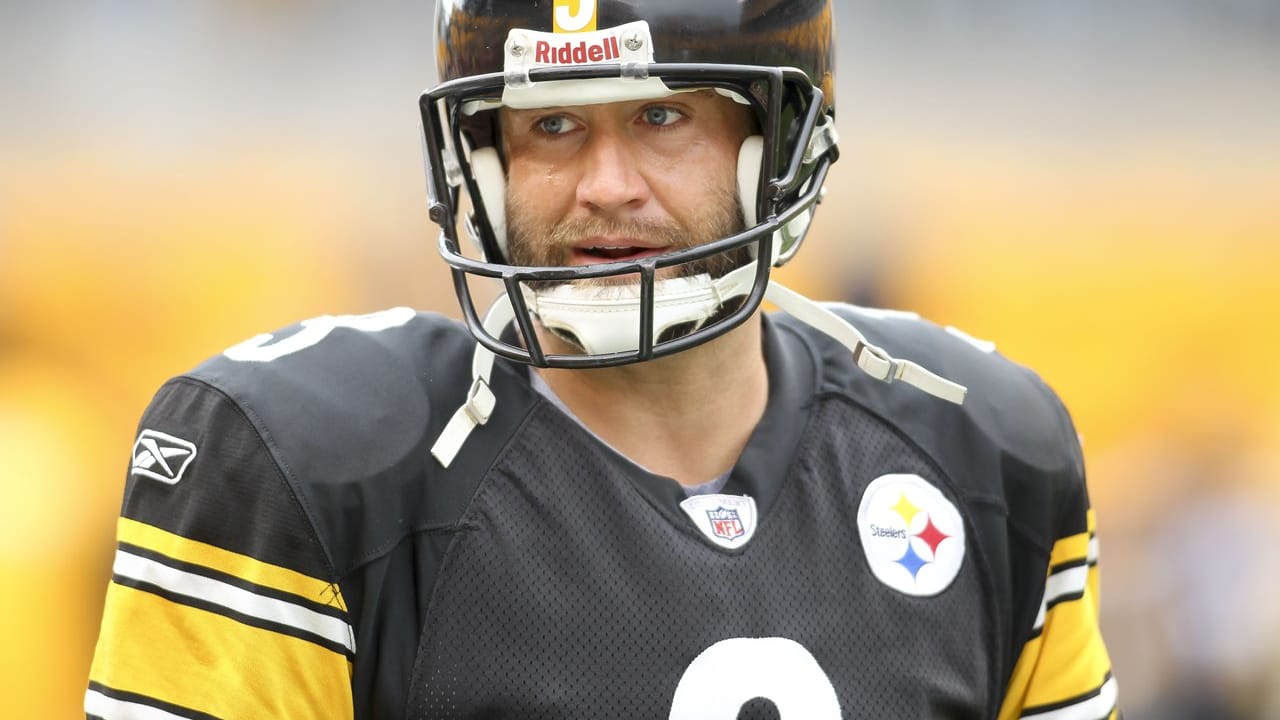 Place kicker Jeff Reed of the Pittsburgh Steelers celebrates with