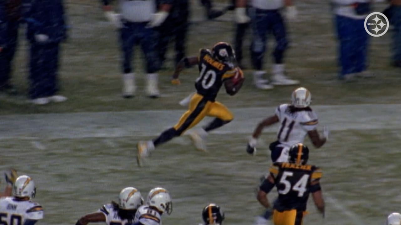 Santonio Holmes of the Pittsburgh Steelers gets in for a second