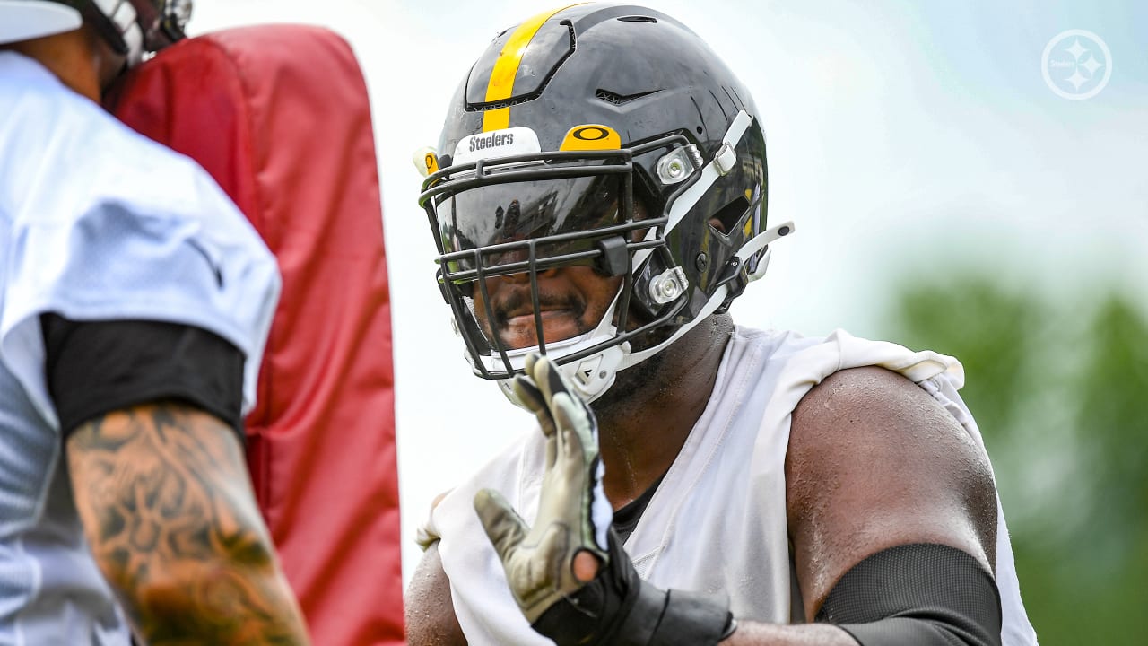 Pittsburgh Steelers - We see that visor, Rob G. 