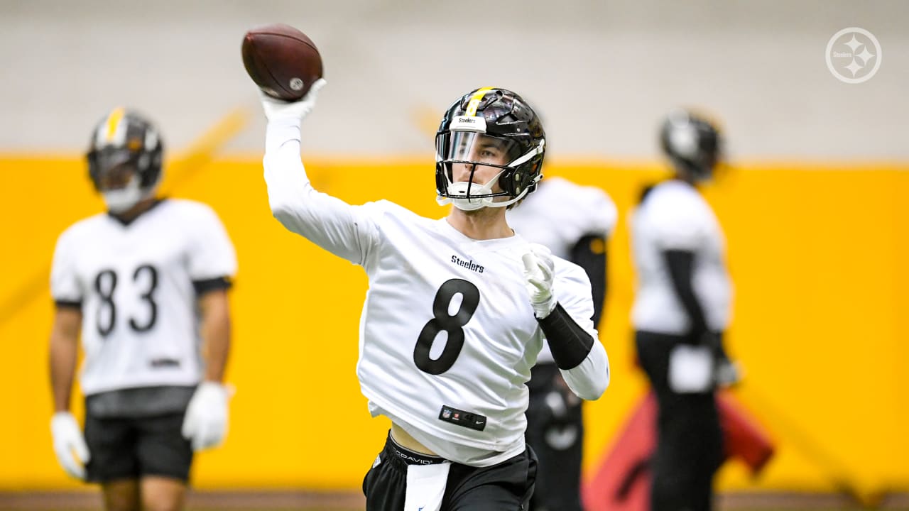 Steelers QB Kenny Pickett exits win over Buccaneers with concussion