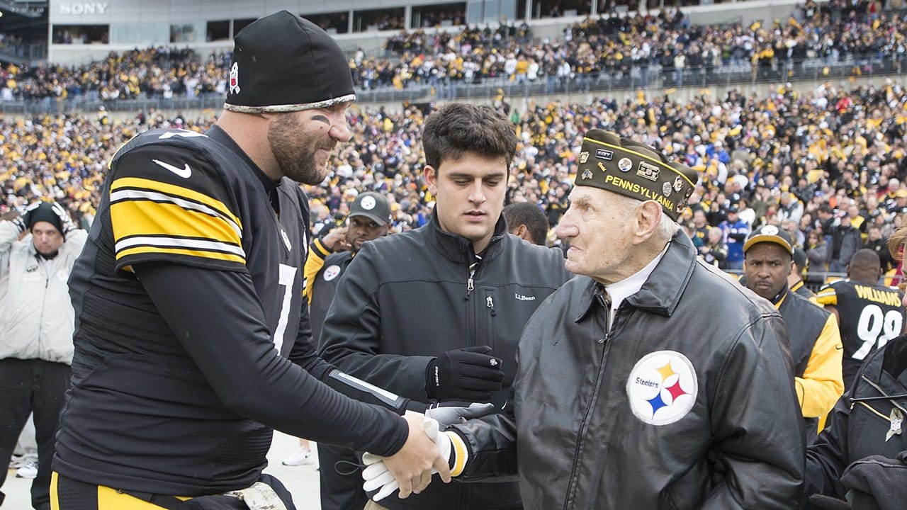 Pittsburgh Steelers honor local military members in Salute to Service event  > Pittsburgh Air Reserve Station > Article Display