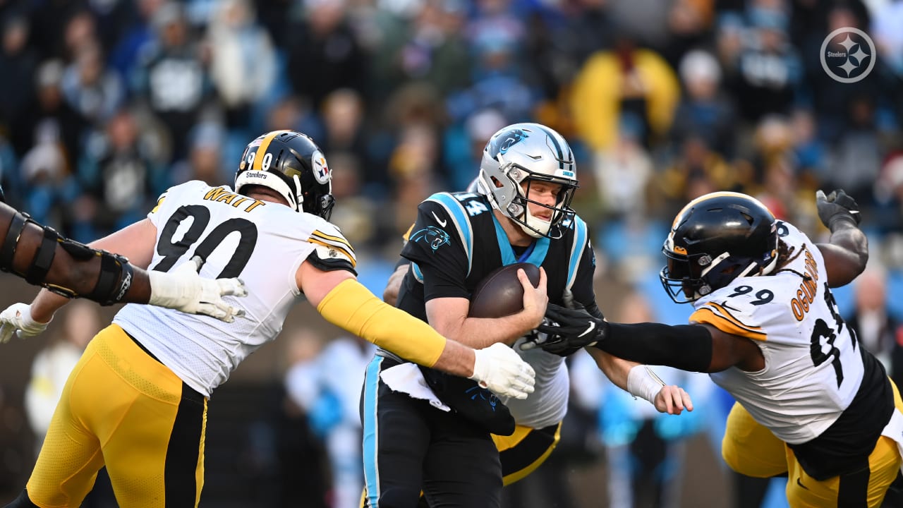 The Cleveland Browns and the Carolina Panthers line up for the snap at the  line of scrimmage during an NFL football game at Bank of America Stadium,  Sunday, Sept. 11, 2022 in