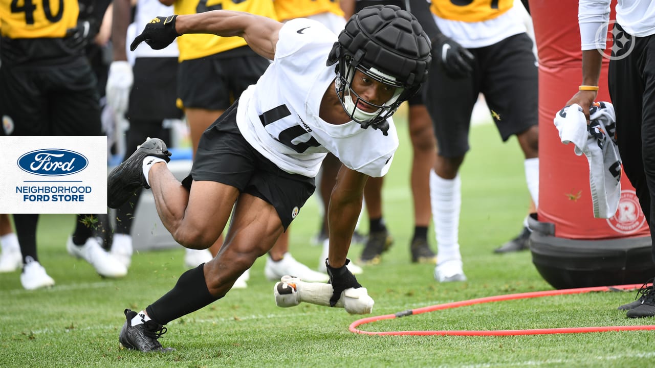 Latrobe, PA, USA. 28th July, 2022. July 28th, 2022: Benny Snell #24 during  the Pittsburgh Steelers Training Camp in Latrobe, PA. Mike J. Allen/BMR  (Credit Image: © Mike J. Allen/BMR via ZUMA