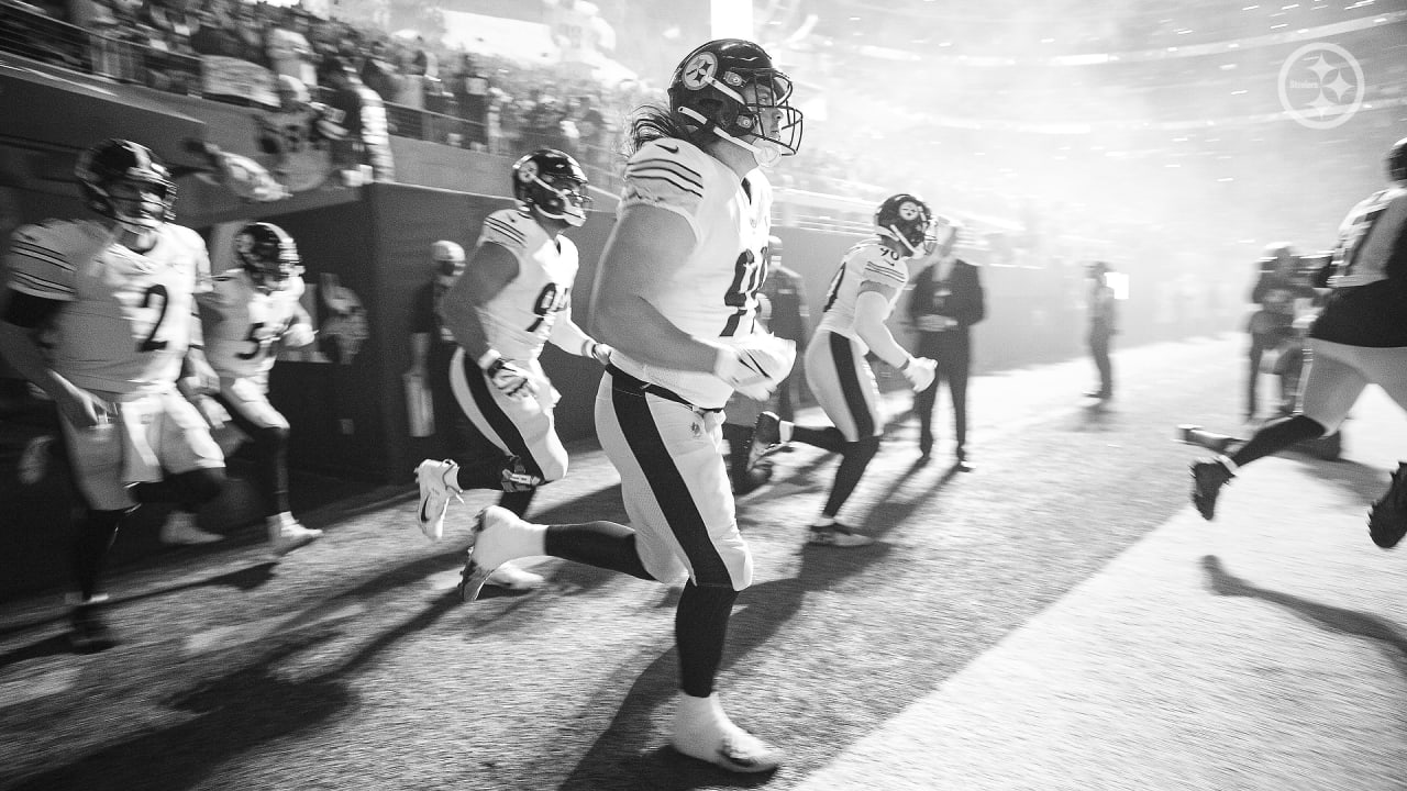 PHOTOS: Monochrome moments - Steelers at Vikings