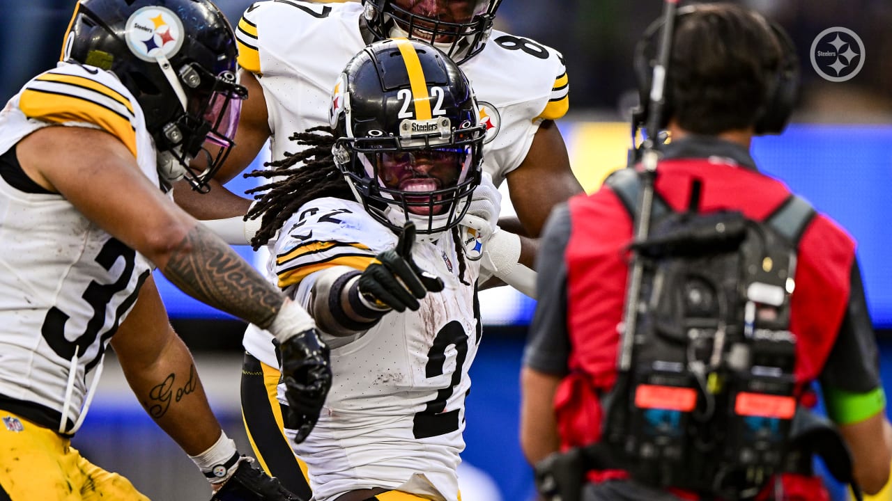 Steelers overcome slow start, get past Rams