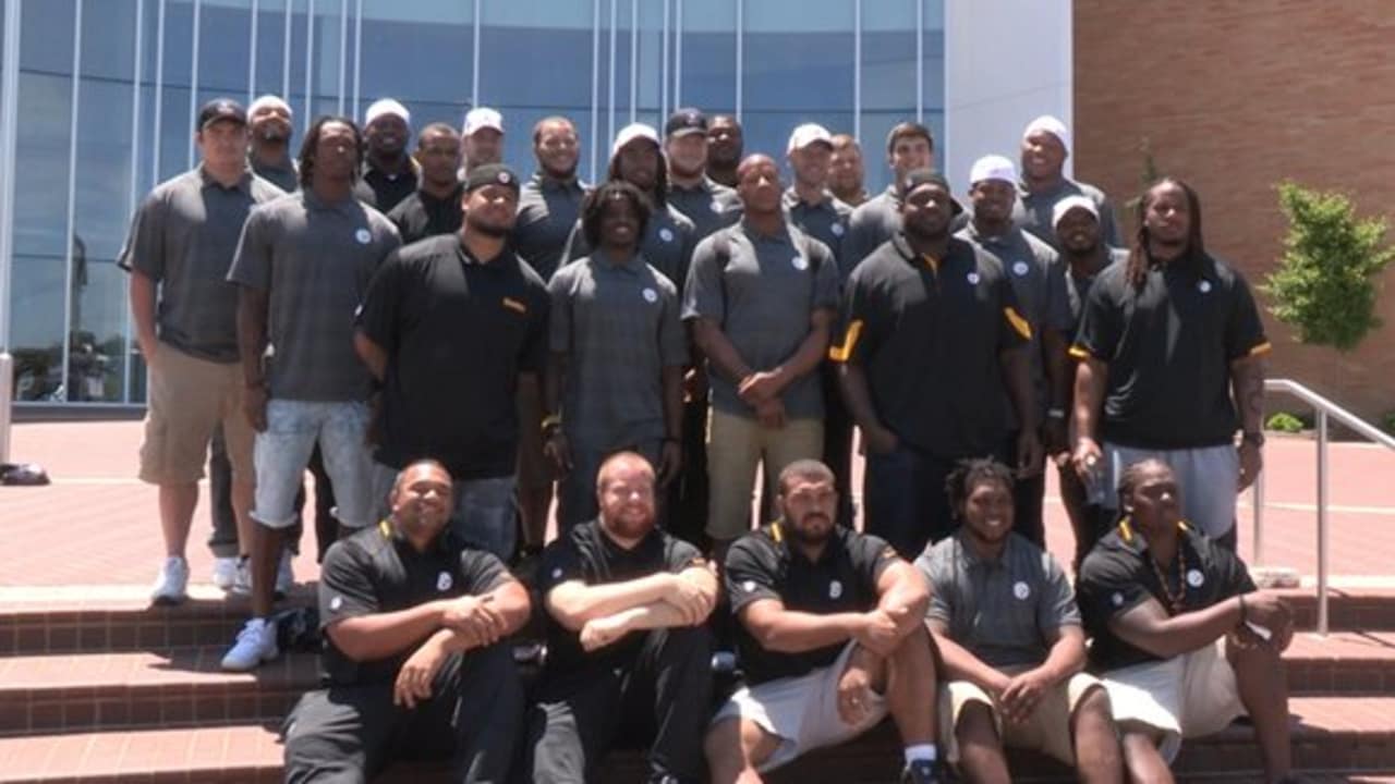 Rookies visit Pro Football Hall of Fame, Play 60 event